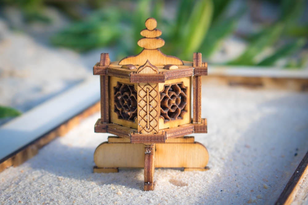 Zen Garden - Japanese Meditation Kit. Playset of 6 pieces, plus the sandbox option.